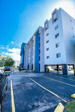 Marina View in North Miami Beach, FL - Building Photo - Building Photo