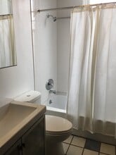 4610 Liberty Ave, Unit 3rd floor in Pittsburgh, PA - Foto de edificio - Building Photo