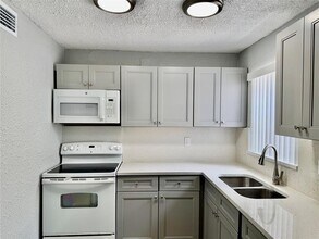 7951 SW 6th St in North Lauderdale, FL - Building Photo - Building Photo