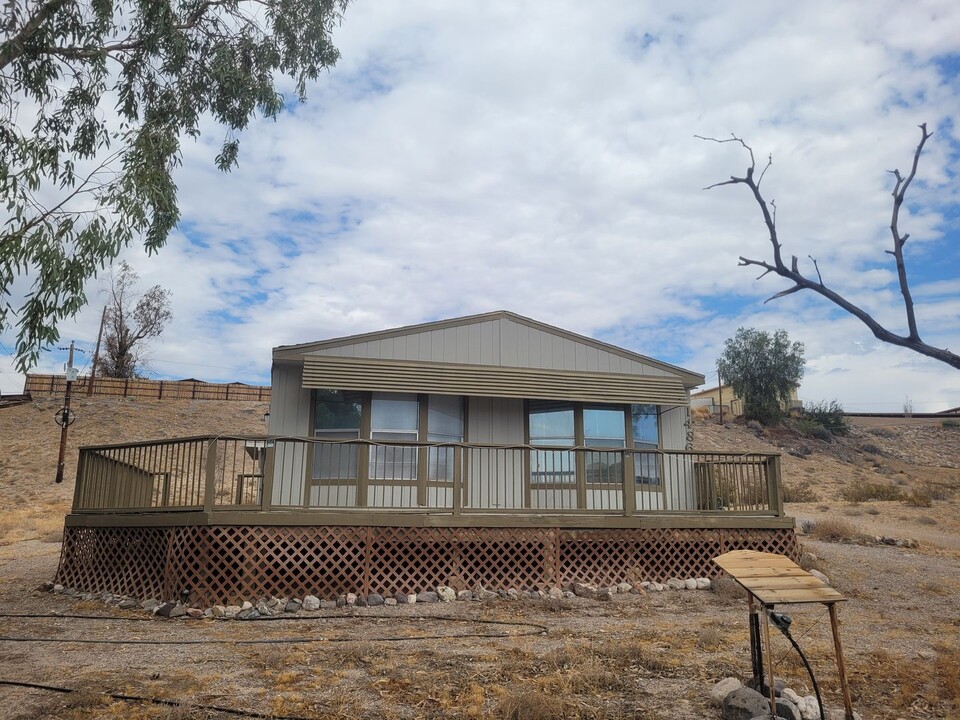 1486 Plata Dr in Bullhead City, AZ - Foto de edificio