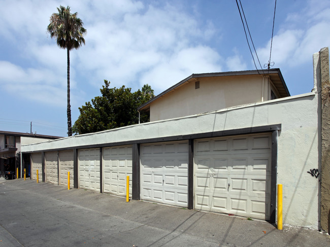 122 E Wakefield Ave in Anaheim, CA - Building Photo - Building Photo