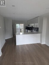 110 BEACH Rd in Hamilton, ON - Building Photo - Building Photo