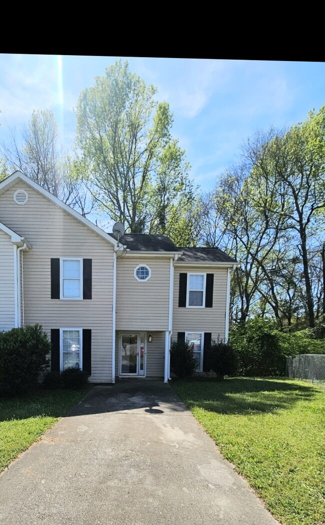 property at 112 W Oak Manor Ct