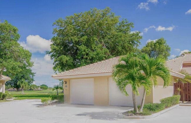 265 Old Meadow Way in Palm Beach Gardens, FL - Building Photo - Building Photo