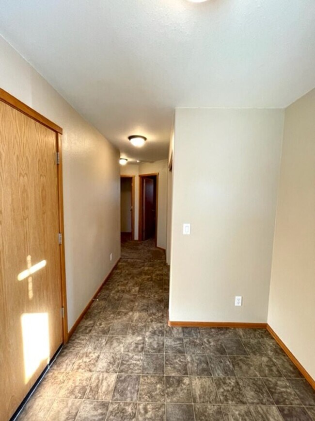61385 Sally Ln in Bend, OR - Building Photo - Building Photo