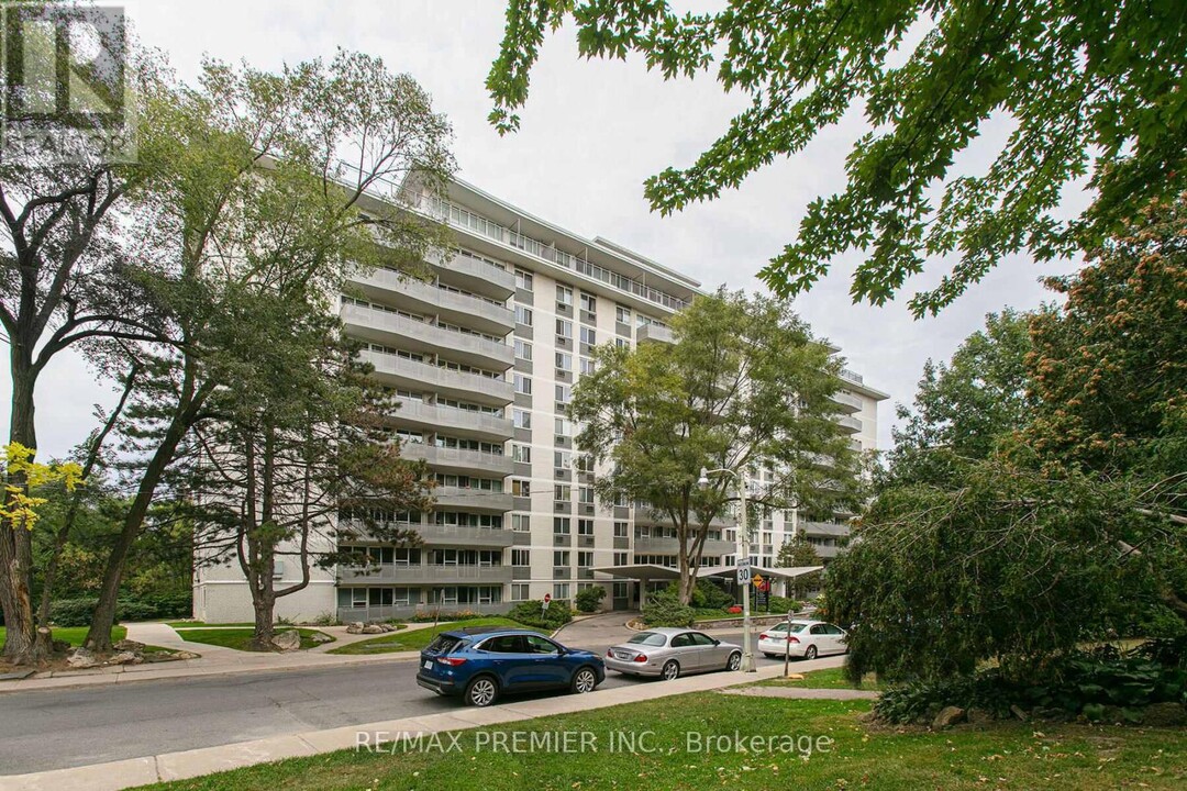 10-210 Shallmar Blvd in Toronto, ON - Building Photo