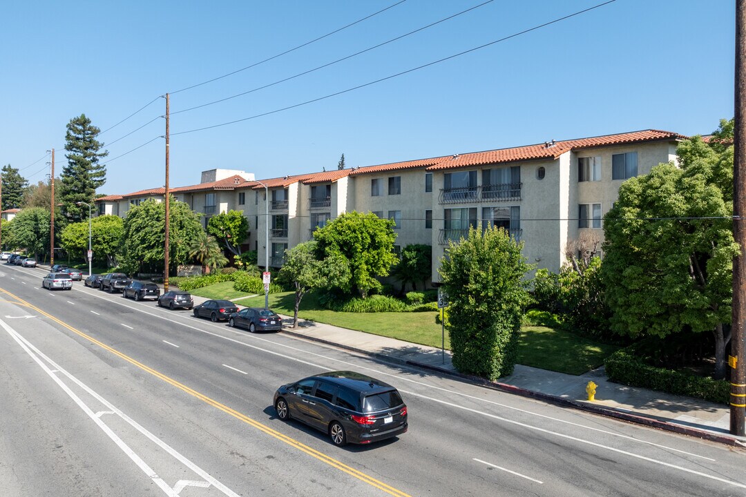 Briarcrest Condominiums in Valley Village, CA - Building Photo