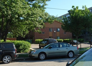 Academy Square Apartments in Chicago, IL - Building Photo - Building Photo