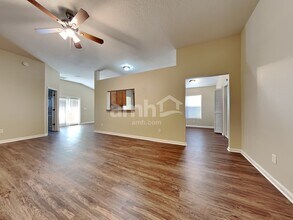 1927 River Rock Rd in Jacksonville, FL - Building Photo - Building Photo