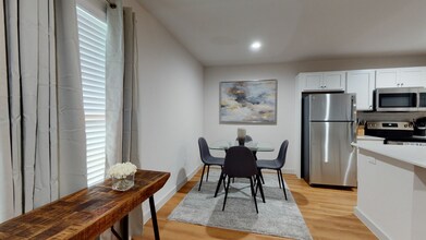 Hoskins 90 at Bishop Ridge in Dallas, TX - Building Photo - Building Photo