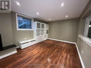 27 Thackeray Crescent in Barrie, ON - Building Photo - Building Photo