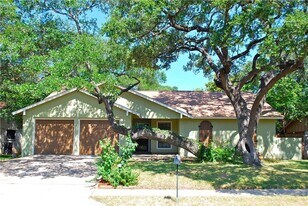 11724 Running Fox Trail in Austin, TX - Building Photo