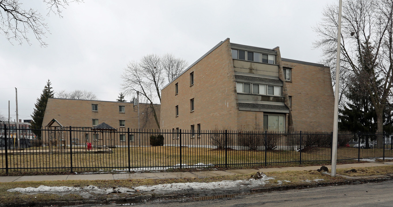 Northwood Apartments in Milwaukee, WI - Building Photo