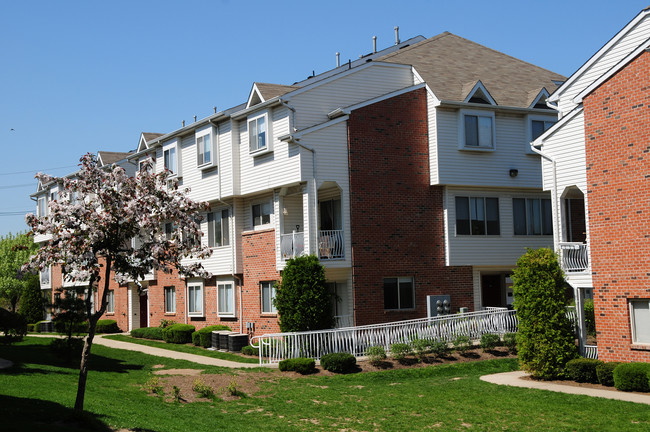 Harbortown Terrace in Perth Amboy, NJ - Building Photo - Building Photo