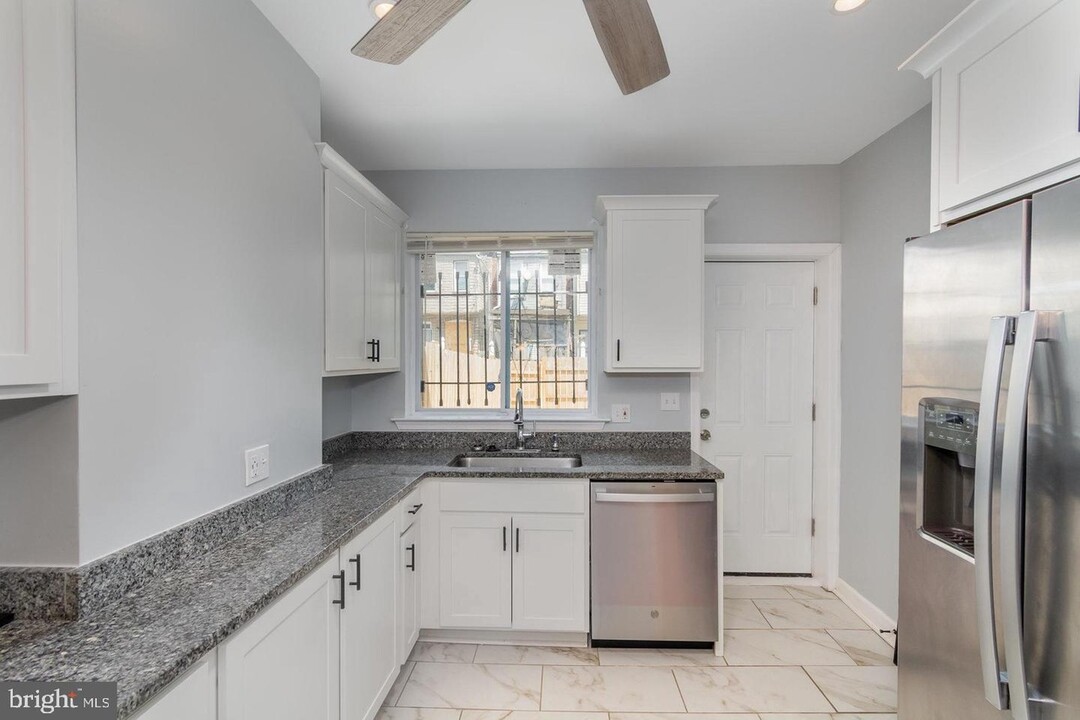 819 N Bradford St in Baltimore, MD - Building Photo