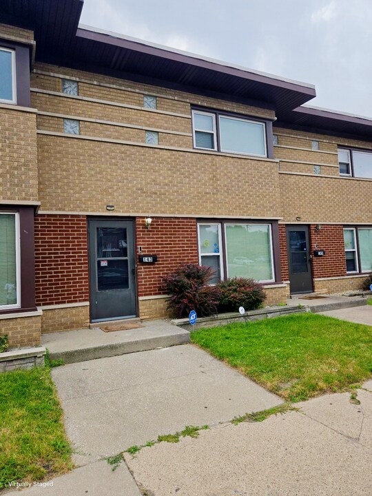 143-147 157th St in Calumet City, IL - Building Photo