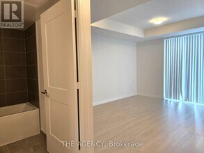 8-4608 Widmer St in Toronto, ON - Building Photo - Building Photo