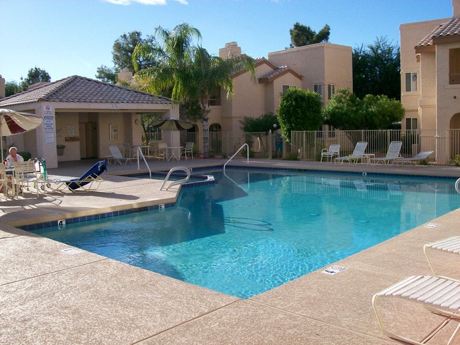9445 N 94th Pl in Scottsdale, AZ - Foto de edificio - Building Photo