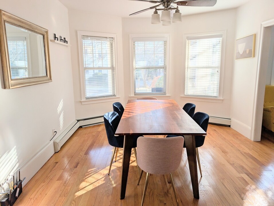 132 Middlesex Rd in Chestnut Hill, MA - Building Photo