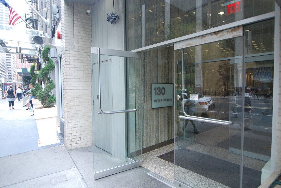 130 Water St, Unit 5-F in New York, NY - Building Photo