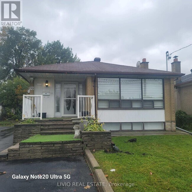 30 Benstrow Ave in Toronto, ON - Building Photo - Building Photo