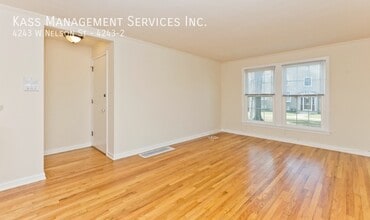 4258 W Nelson St, Unit 2 in Chicago, IL - Building Photo - Building Photo