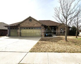 3809 Amadeus Ave in Harrah, OK - Foto de edificio - Building Photo