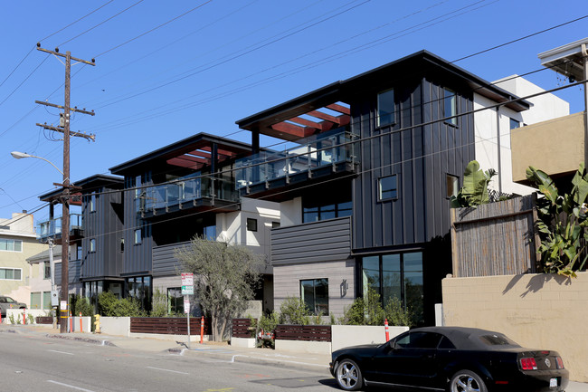 1820-1834 Pacific Coast Hwy in Hermosa Beach, CA - Building Photo - Building Photo