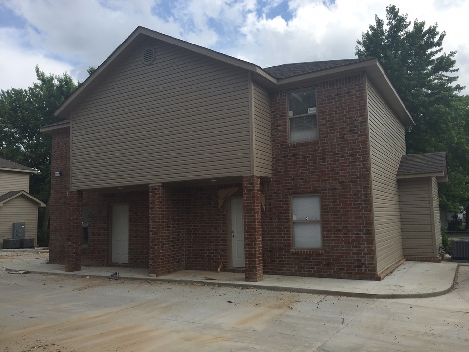 1104 Cartwright St in Jonesboro, AR - Building Photo