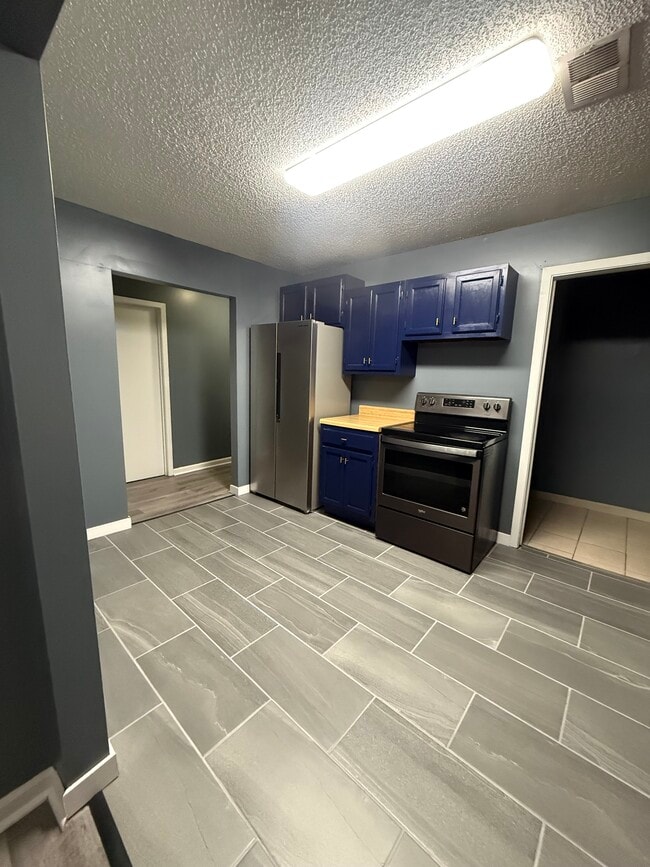 property at 404 W Easy St