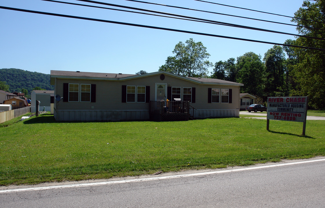 101 River Chase Dr in Winfield, WV - Building Photo