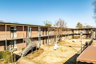 The Villager West in Nashville, TN - Foto de edificio - Building Photo