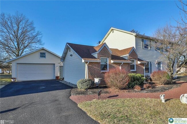 property at 2811 Kingsview Ave