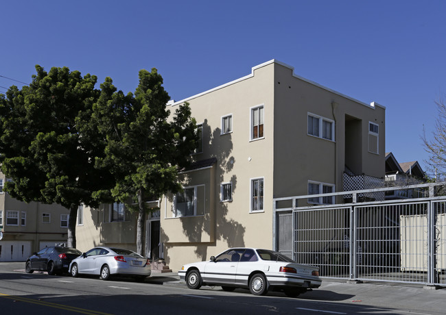 5601 Shattuck Ave in Oakland, CA - Foto de edificio - Building Photo