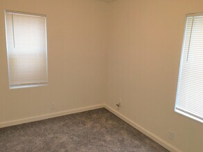 3613 Shasta Dam Blvd-Unit -5 in Shasta Lake, CA - Foto de edificio - Building Photo