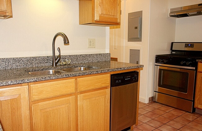 5840 Alderson St, Unit 3 in Pittsburgh, PA - Building Photo - Building Photo