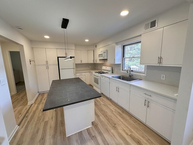 property at 842 Beatrice Pkwy