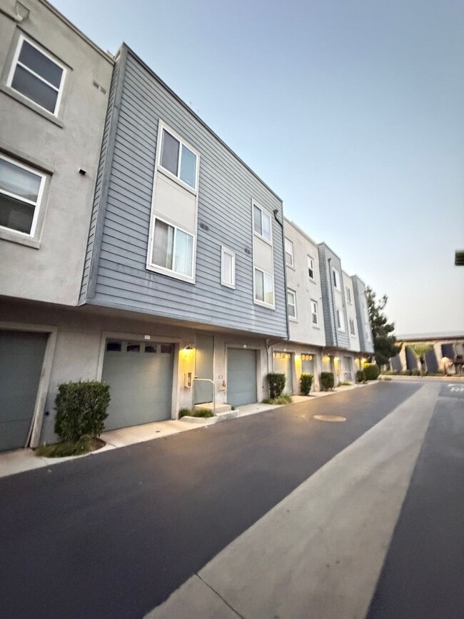 property at 405 W 2nd Ave