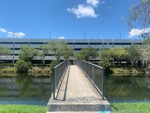 7420 SW 82nd St in Miami, FL - Building Photo - Building Photo