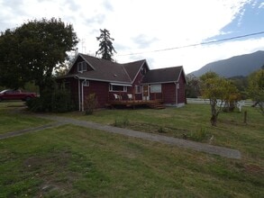 473 Sandhagen Rd in Port Angeles, WA - Building Photo - Building Photo