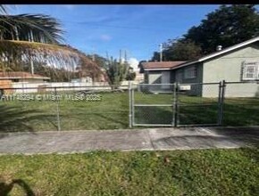 5785 SW 62nd St in Miami, FL - Building Photo - Building Photo