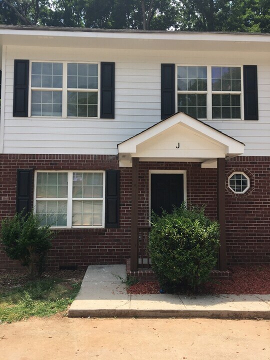 122 Nowell St in Monroe, GA - Building Photo