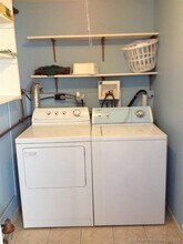 15 Earl Ave in Hamden, CT - Building Photo - Building Photo