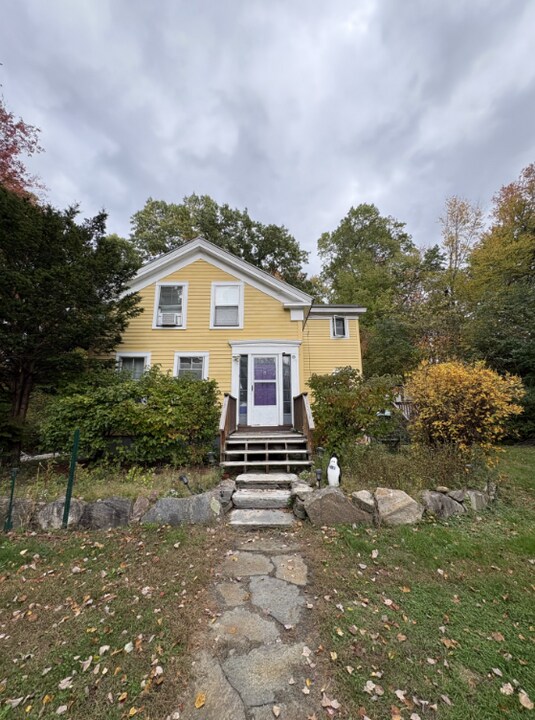 11 Eames Pl in Amherst, MA - Building Photo