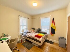 21 Bucknam St, Unit 3 in Boston, MA - Foto de edificio - Building Photo