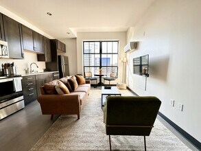 333 W State St in Milwaukee, WI - Building Photo - Building Photo