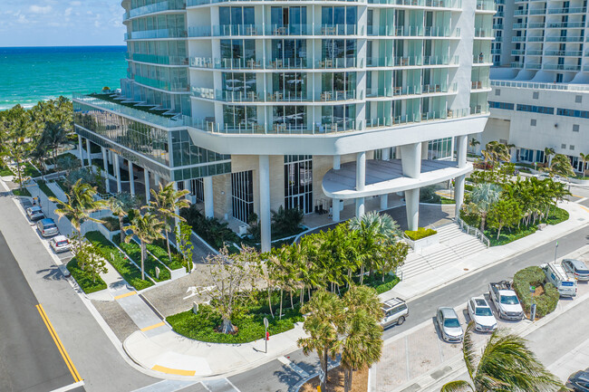 Four Seasons Residences Fort Lauderdale in Fort Lauderdale, FL - Building Photo - Building Photo