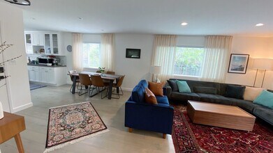 1405 Lenolt St in Redwood City, CA - Building Photo - Building Photo