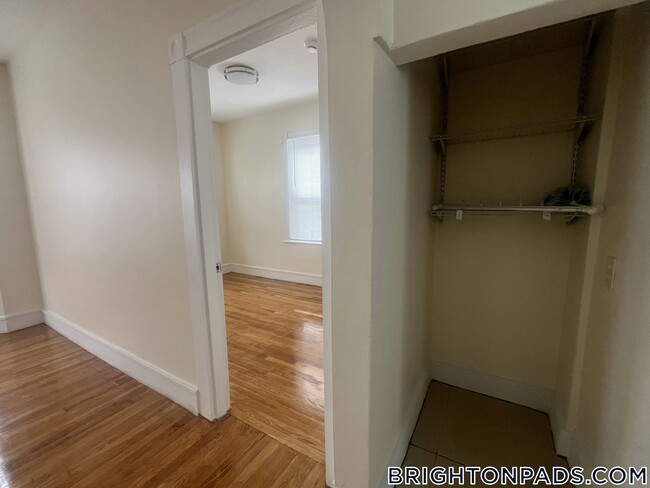 110 Murdock St, Unit 3 in Boston, MA - Building Photo - Building Photo