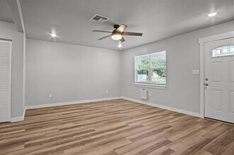 1060 E Reno Rd in Azle, TX - Building Photo - Building Photo